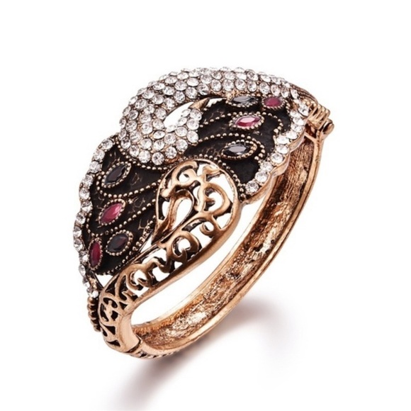 Crystal Swan Antique Gold Bracelet - Picture 4 of 8